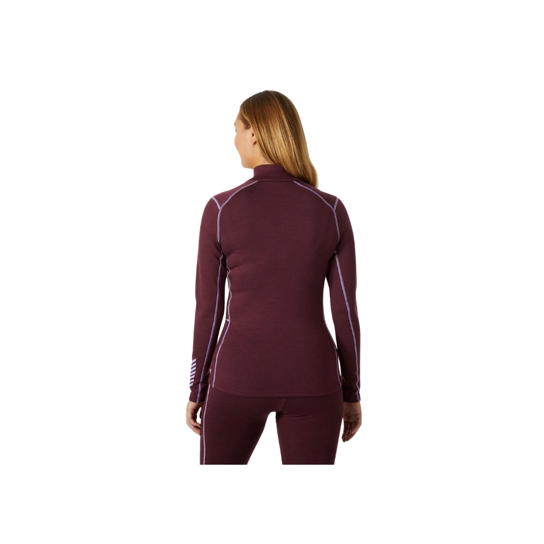 Sous vêtement haut couche de base pour femme demis glissière Helly Hansen couleur Hickory , porté par un femme vue de dos sur le haut du corps les bras allongée au corps
