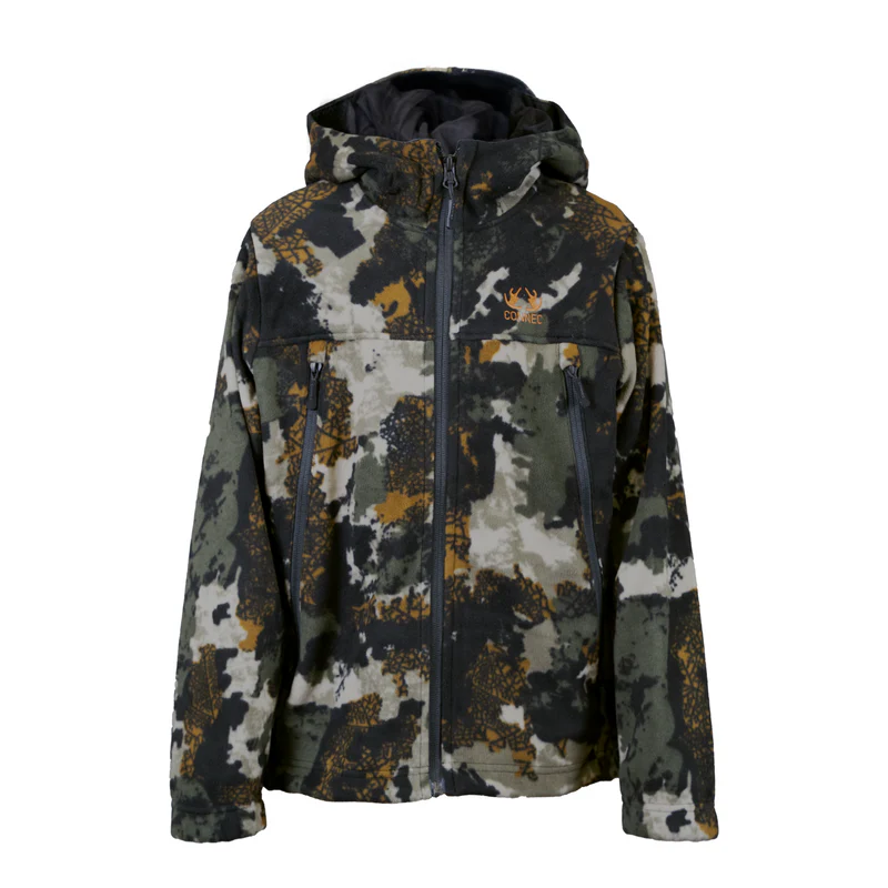 Veste de camouflage à capuche avec fermeture éclair sur le devant, poches latérales et mélange de motifs verts, noirs, gris et bruns, avec un petit logo de cerf brodé sur la poitrine gauche.