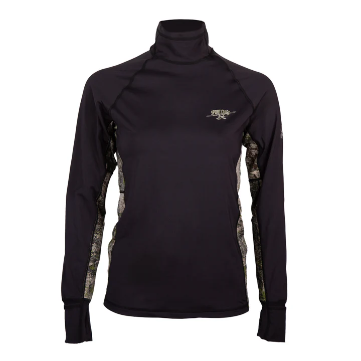 Chemise d'athlétisme noire à manches longues et à col montant, avec des accents de camouflage sur les côtés et les bras, et un petit logo sur la poitrine gauche. Le maillot est affiché sur un fond blanc uni.