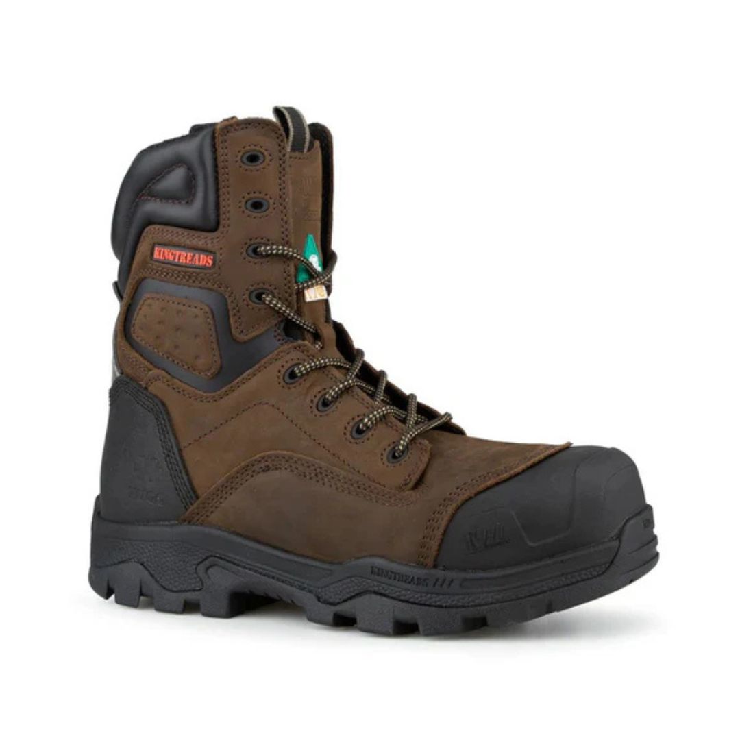 La HOM KG BOTTE GUARDIAN est une botte de travail marron à tige haute, dotée d'une semelle en caoutchouc noir, d'un bout renforcé, d'un col rembourré, d'œillets métalliques, de lacets robustes et d'étiquettes de marque orange et vertes.