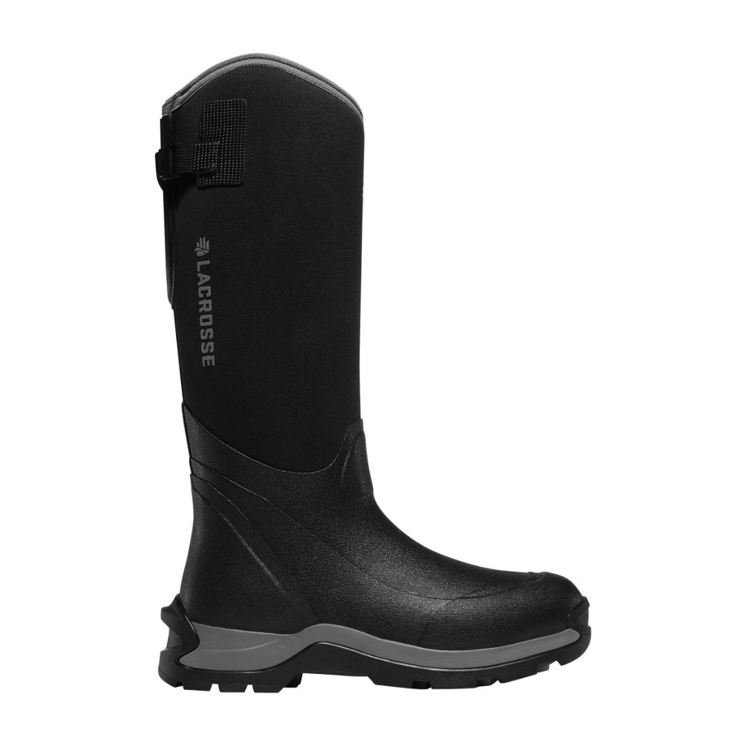 Une botte LaCrosse noire imperméable en caoutchouc, dotée d'une tige haute, d'une semelle crantée robuste et d'une languette de traction sur le dessus. Le logo LaCrosse est imprimé verticalement sur le côté.
