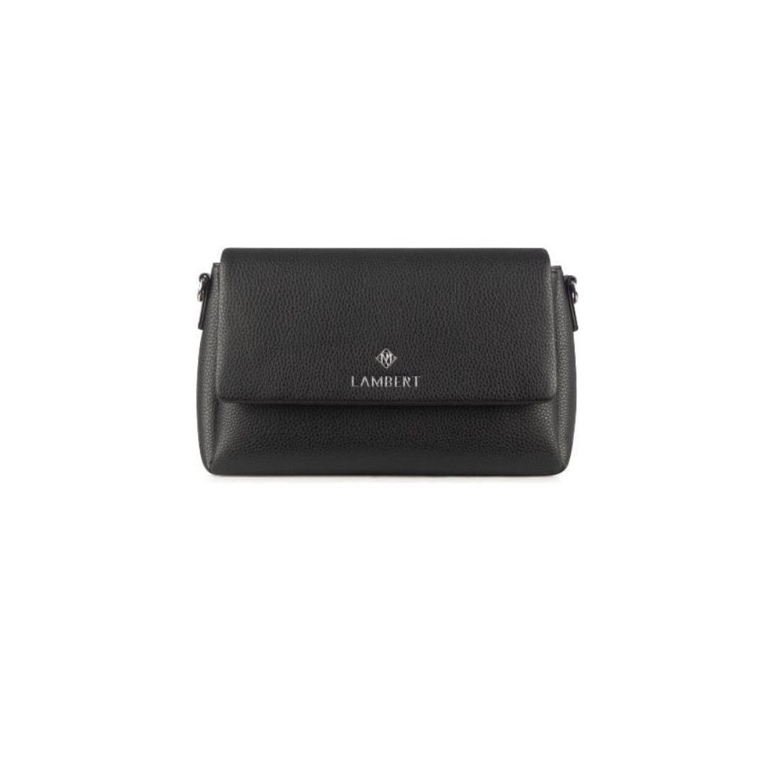 Le SAC À MAIN BANDOULIÈRE EN CUIR VEGAN LAMBERT LE JUDY POUR FEMME est un sac à main rectangulaire en cuir vegan noir avec un rabat sur le devant et " Lambert " en lettres argentées sur le devant.
