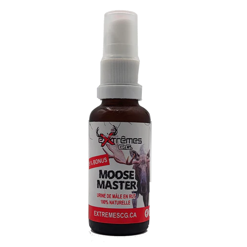 Un flacon pulvérisateur étiqueté "MOOSE MASTER MATURE 100% PURE" avec des images de chasse, portant la marque "Extrêmes E.G.", indique "urine de mâle en rut, 100% naturelle" sur l'étiquette et mentionne le site Internet extremesgcg.ca.
