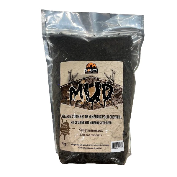 Un sac de 2 kg de "MUD MIX MINÉRAUX URINE CHEVREUIL", un attractant pour cerfs combinant urine, minéraux et sel, avec un étiquetage bilingue français/anglais dans un sac en plastique transparent.