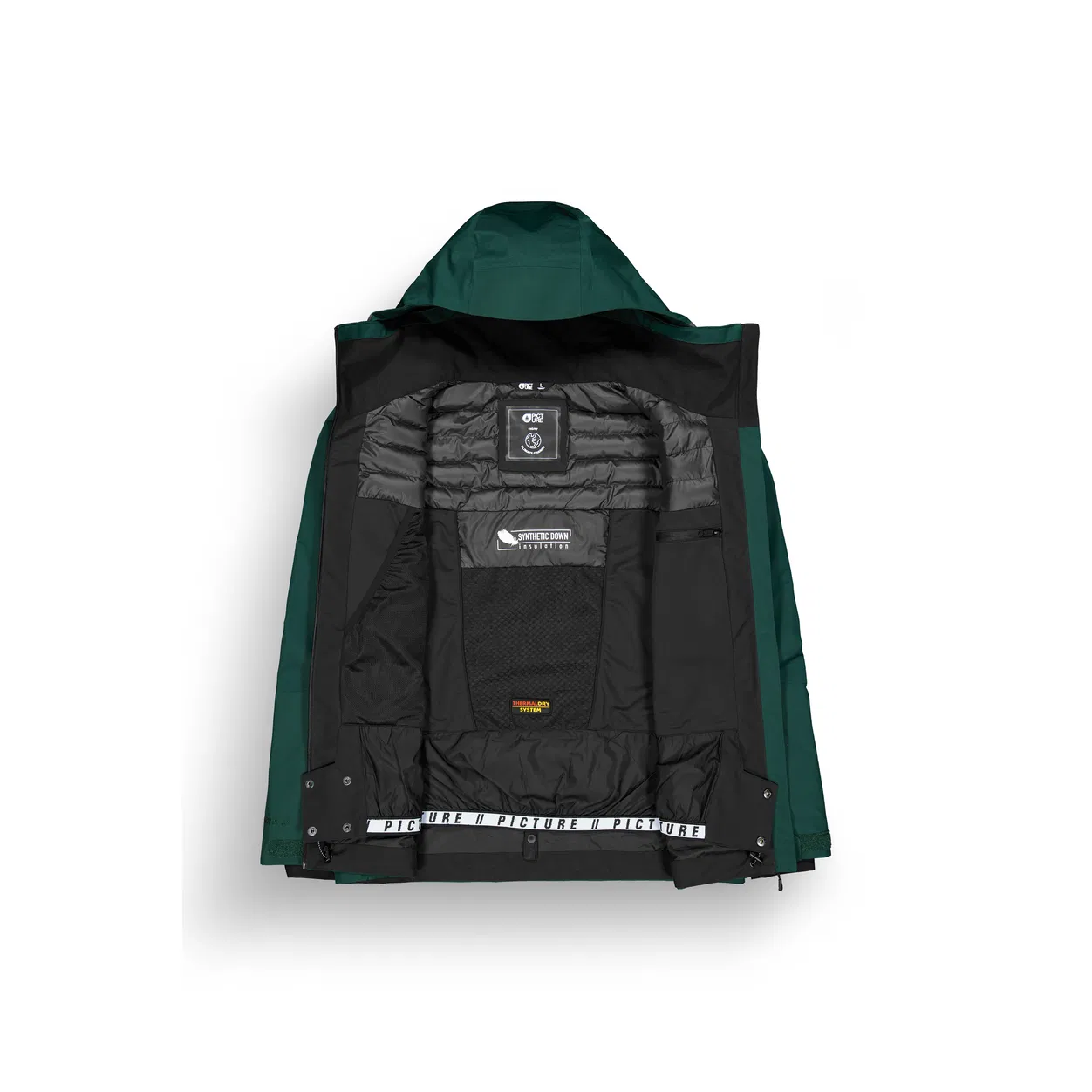 Veste d'extérieur verte avec doublure intérieure noire posée à plat, le dos tourné vers le haut. La doublure comporte plusieurs sections cousues et une poche en filet, ainsi que des étiquettes et des étiquettes visibles. La capuche est attachée et déployée.
