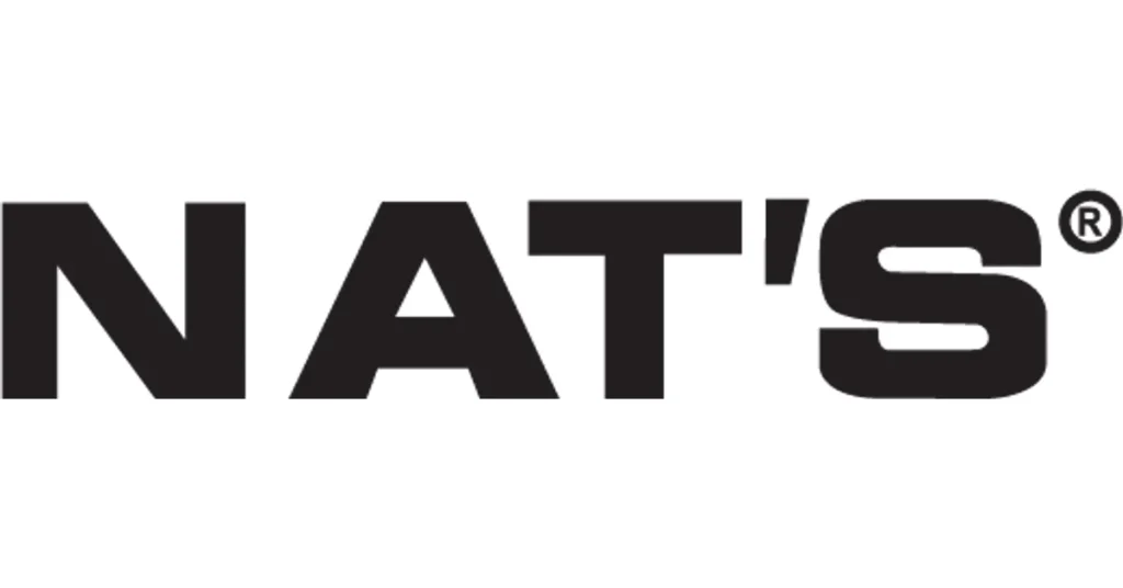 Texte noir sur fond blanc affichant le mot "NAT'S" en caractères gras et majuscules, avec un symbole de marque déposée à côté de la lettre "S".