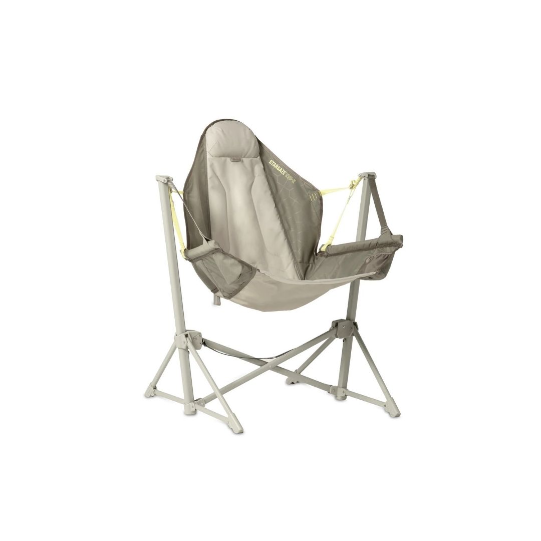 Bien sûr ! Voici la phrase réécrite à partir des informations fournies sur le produit : La CHAISE PLIANTE INCLINABLE NEMO STARGAZE EVO-X est une chaise de camping pliable de couleur grise, de forme ovale, dotée d’une assise rembourrée et d’un cadre métallique robuste, conçue pour une utilisation en extérieur.
