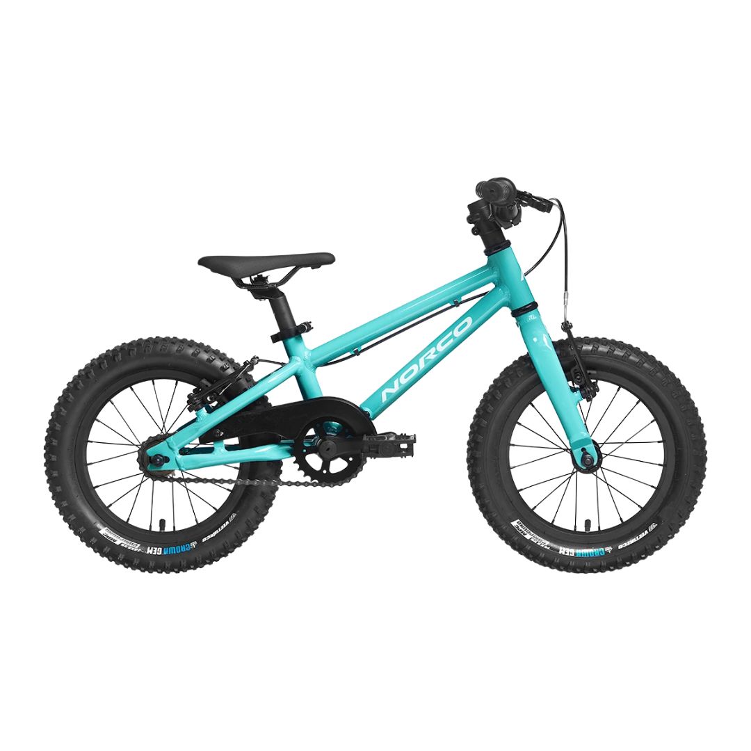Vue latérale du VÉLO JUNIOR NORCO STORM 16 SINGLE SPEED en turquoise, avec des pneus noirs et un siège avec les roues d'entraînement enlevées, sur fond blanc.