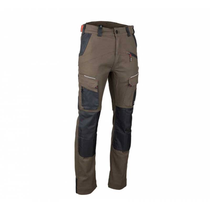 Pantalon de travail marron avec des empiècements noirs aux genoux, de multiples poches à fermeture éclair et à rabat, et des détails rouges, conçu pour la durabilité et l'utilité. Le pantalon est présenté sur un fond blanc uni.