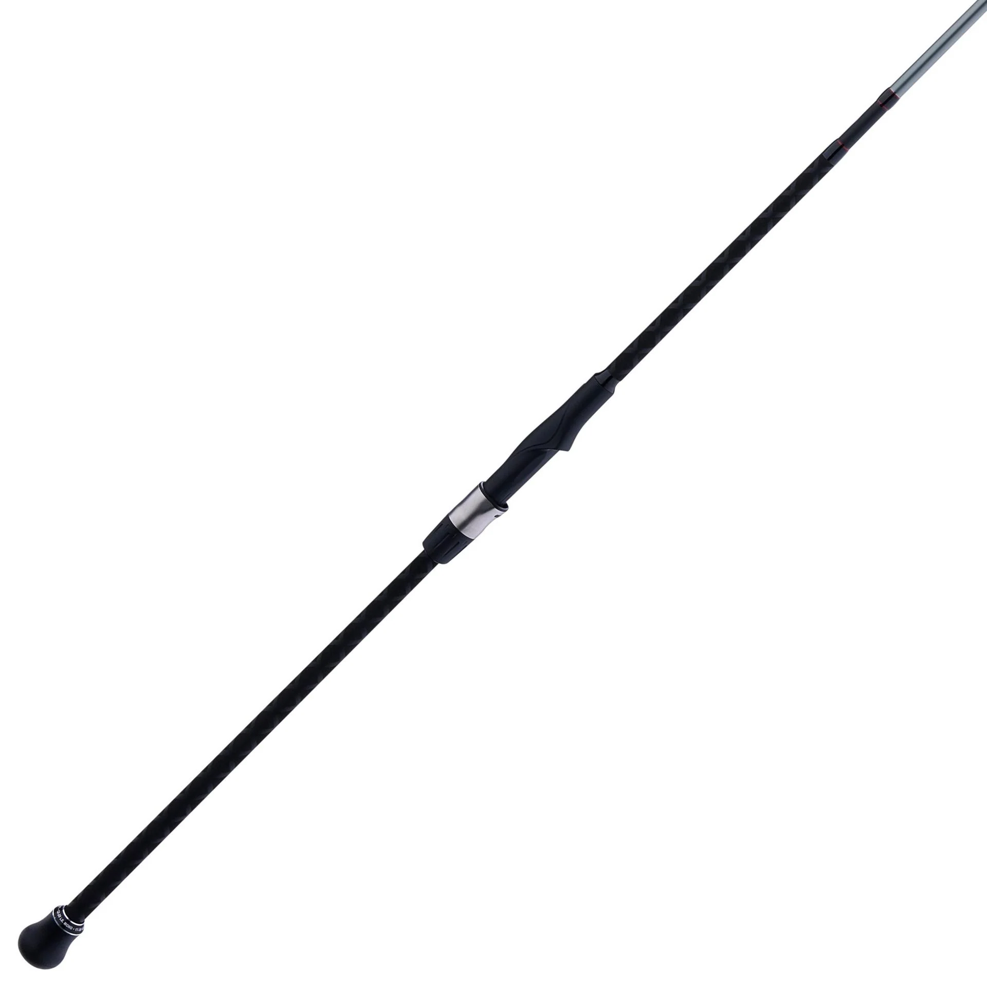 Une canne à pêche noire avec une poignée rembourrée, un porte-moulinet au milieu et une longue et fine canne à pêche s'étendant en diagonale sur un fond blanc.
