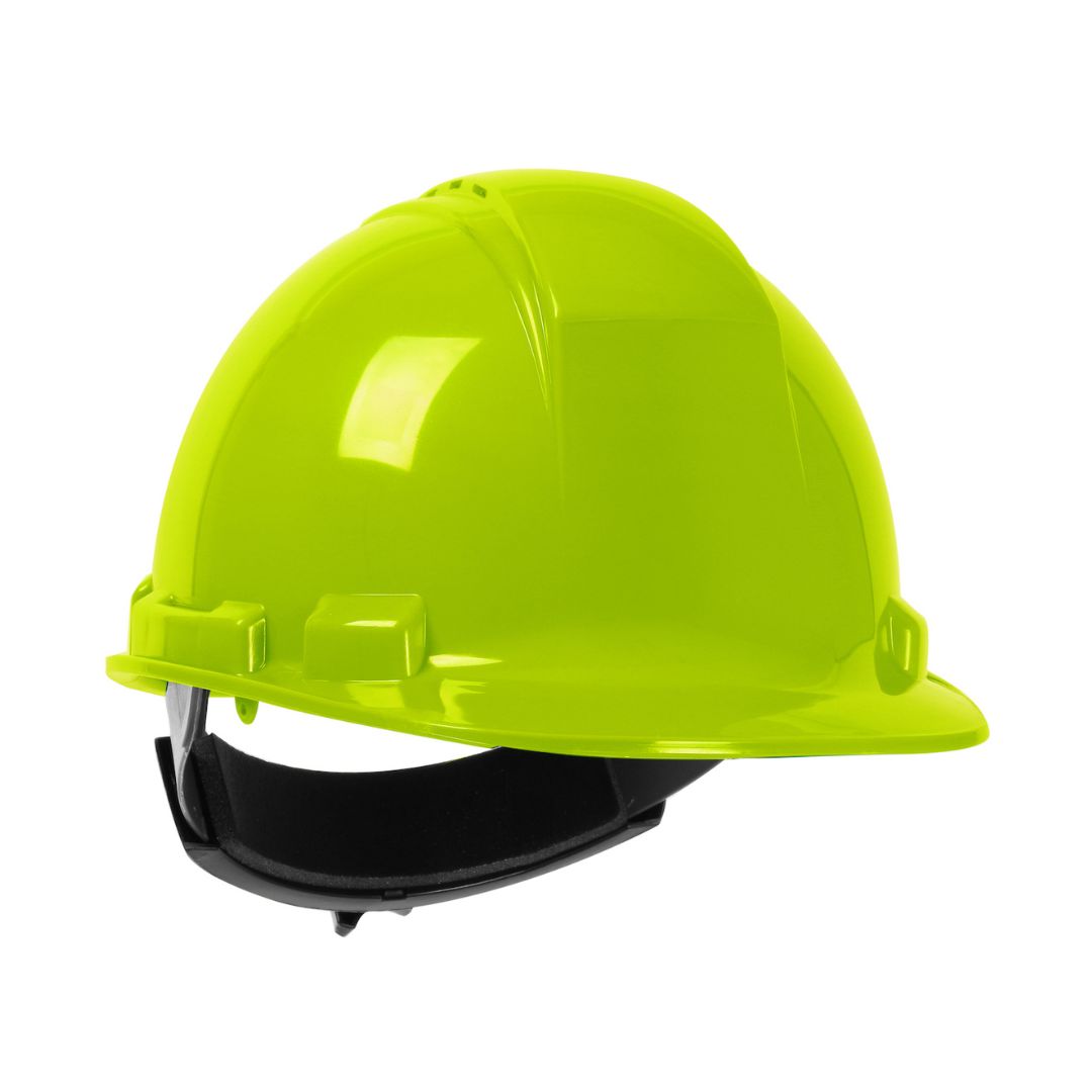 Un casque de sécurité jaune-vert vif avec une mentonnière réglable noire, présenté sur un fond blanc.
