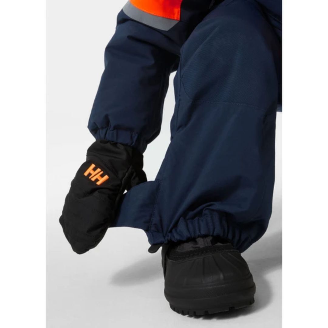 combinaison de neige rider 2.0 bleu et orange sur les épaules portée par jeune homme
