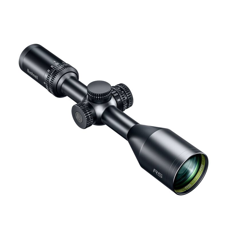 Une lunette de visée noire avec des cadrans de réglage et une lentille teintée verte, étiquetée "R5" sur le devant. La lunette a un design cylindrique élégant avec des cadrans texturés pour des réglages de précision.