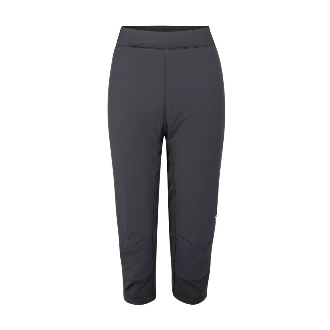 Un pantalon capri gris foncé, longueur genou, avec une ceinture élastique, présenté sur un fond blanc. Le pantalon a une texture lisse et des détails minimalistes.