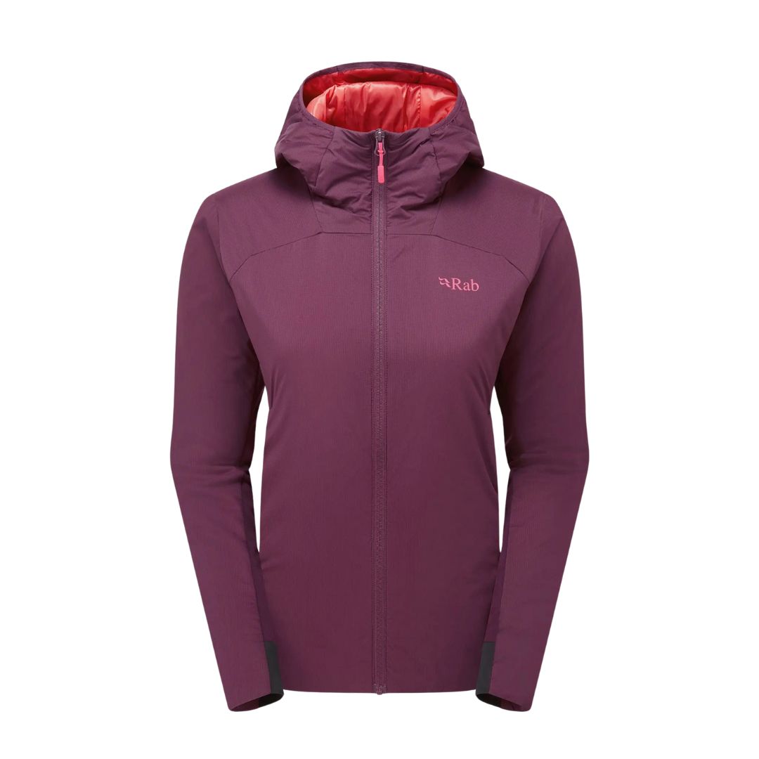 La veste XENAIR ALPINE FLEX JACKET WMNS est une veste à capuche pour femme de couleur violet foncé avec une doublure rose vif, une fermeture éclair sur le devant, un logo Rab subtil sur la poitrine, des manches longues et un design athlétique ajusté.