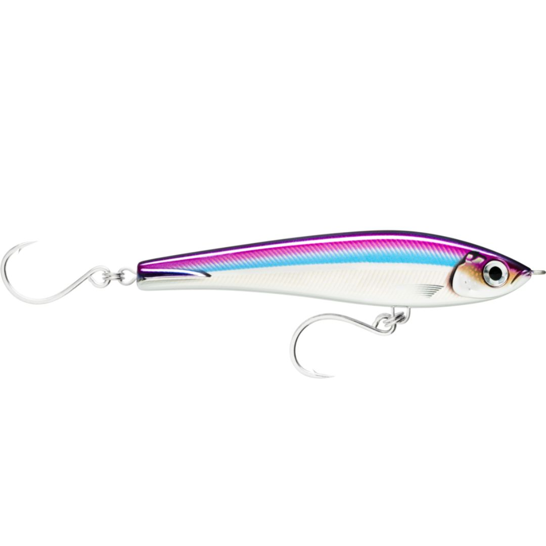 Un leurre de pêche en forme de petit poisson, doté d'un dessus violet et bleu brillant, d'un dessous blanc, de détails oculaires réalistes et de deux hameçons métalliques, un près de la queue et un sur le dessous.