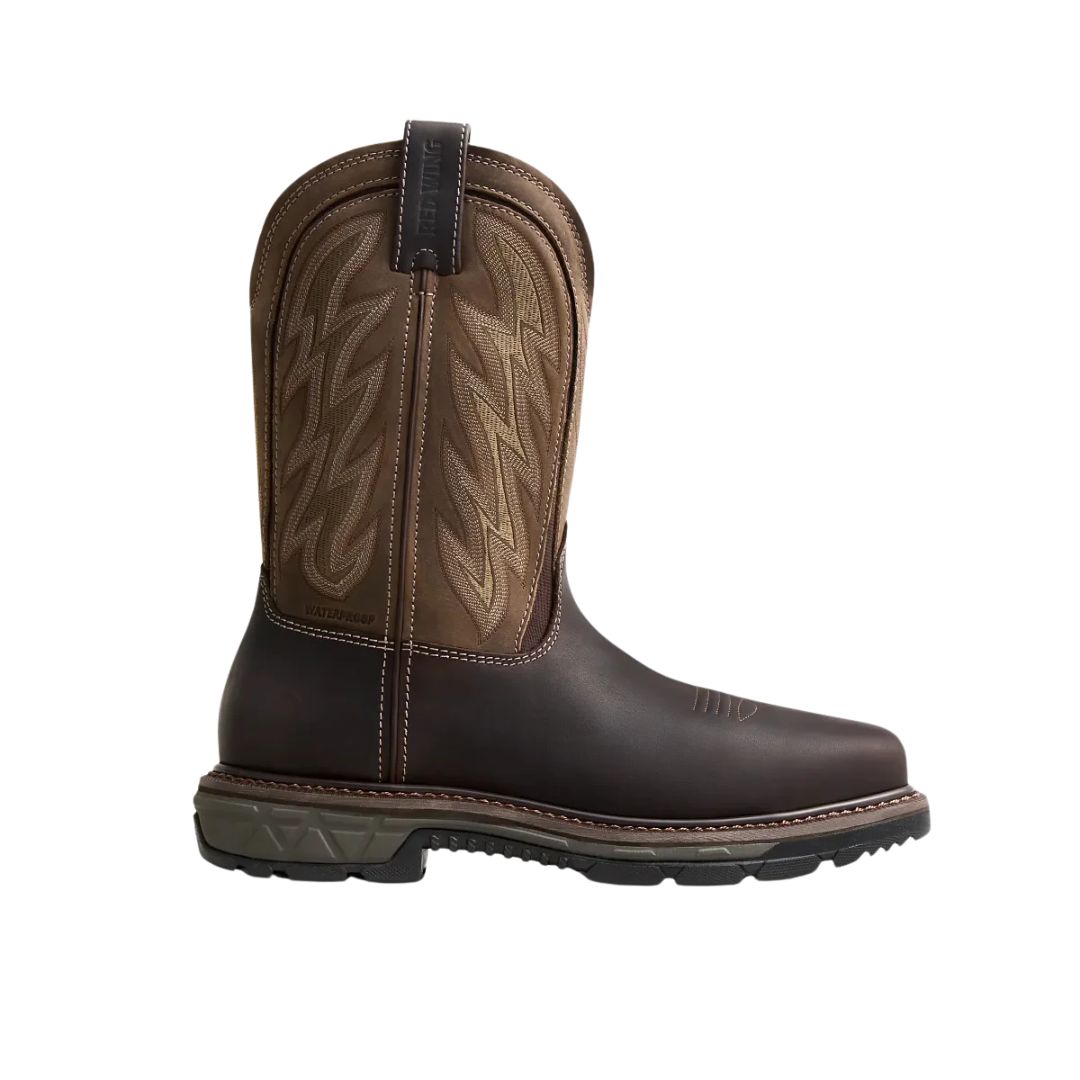 Bottes de travail Western Red Wing « RIO FLEX 11″ CSA LARGE (EE) » pour homme, en cuir marron, avec une tige brodée et une semelle crantée en caoutchouc.