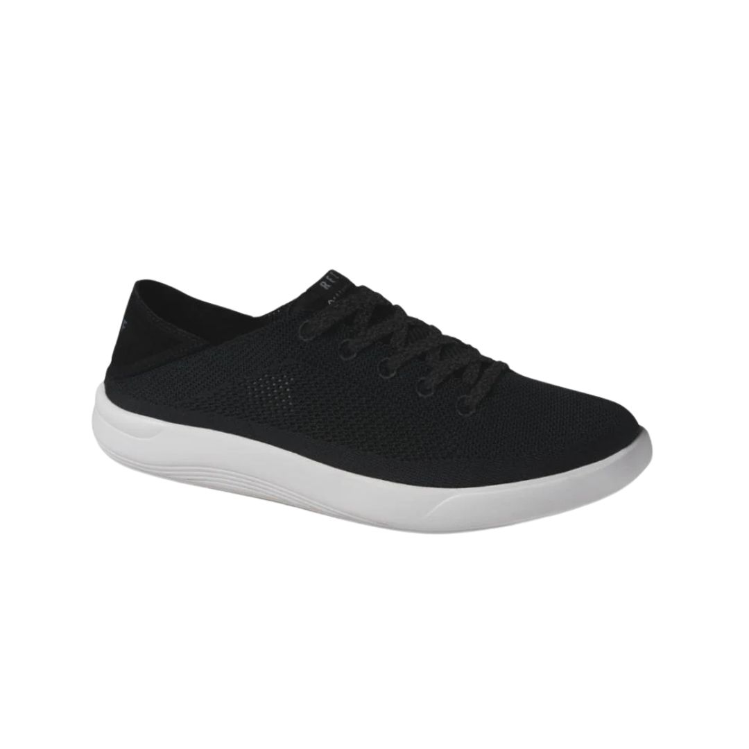 La SANDALE REEF SWELLSOLE NEPTUNE POUR HOMME est une élégante sandale pour homme au design moderne et bas, présentée sur un fond blanc uni.