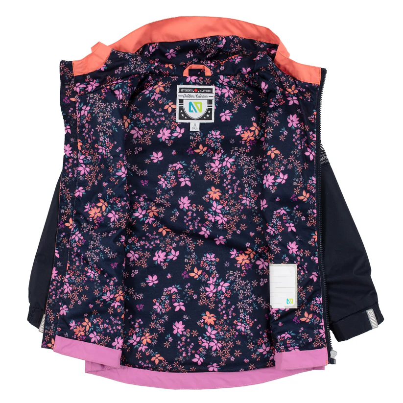 Veste noire ouverte avec doublure à motif floral rose. L'intérieur est orné de petites fleurs roses sur fond sombre, contrastant avec l'extérieur noir uni. Le col et l'ourlet sont bordés de rose clair. Les étiquettes sont visibles à l'intérieur.