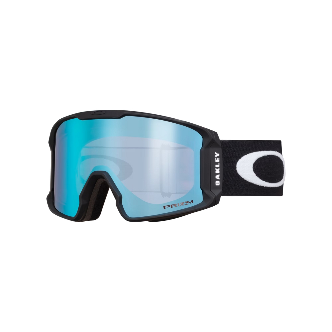 Une paire de lunettes de ski avec des verres teintés bleus et une monture noire. La sangle noire présente le logo Oakley en blanc. Les verres ont une surface réfléchissante, améliorant la visibilité.