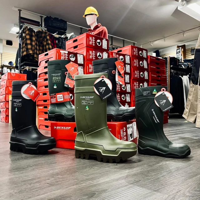 🔴 𝗚𝗥𝗔𝗡𝗗 𝗔𝗥𝗥𝗜𝗩𝗔𝗚𝗘 𝗗𝗨𝗡𝗟𝗢𝗣 🔴

Les populaires bottes Dunlop sont enfin de retour en stock, et en grande quantité! C'est maintenant l'occasion de vous les procurer.

Disponibles en ligne et en magasin!
→ (Linktree en bio)