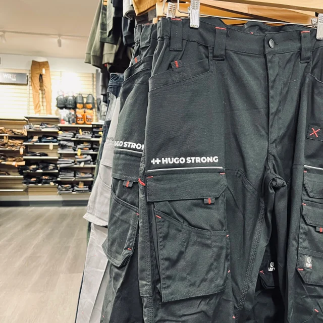 🛠️ 𝗔𝗥𝗥𝗜𝗩𝗔𝗚𝗘 𝗛𝗨𝗚𝗢 𝗦𝗧𝗥𝗢𝗡𝗚 💪

Plusieurs nouveaux pantalons @les_vetements_hugostrong incluant de nouvelles couleurs sont arrivés dans notre Centre du Travail! Découvrez-les dès aujourd'hui!

Ils sont disponibles en ligne et en magasin!
→ (Linktree en bio)