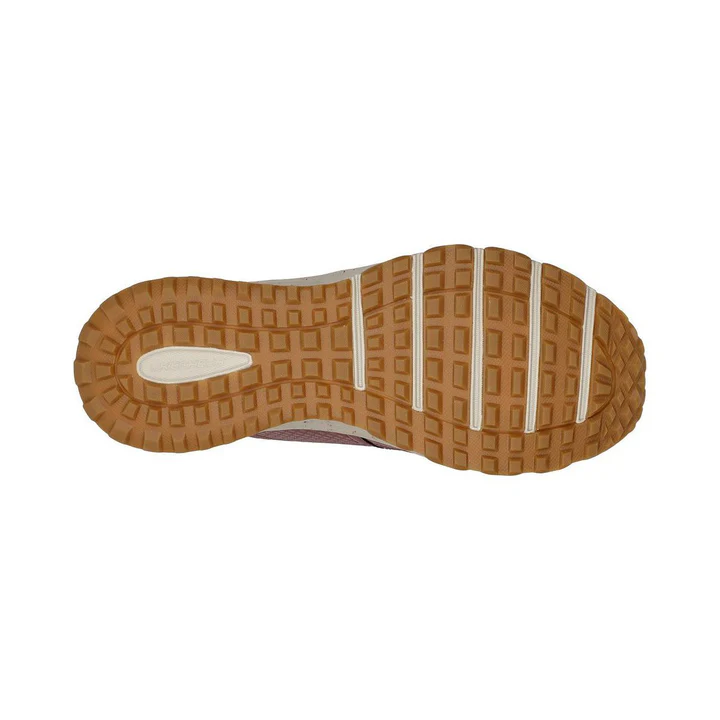 Le dessous d'une sneaker montre le motif de la bande de roulement. La semelle est marron avec un design en forme de grille, des rainures pour la traction et une poche d'air visible dans la zone du talon. Le design fonctionnel de la sneaker suggère qu'elle est conçue pour la course à pied ou les activités sportives.