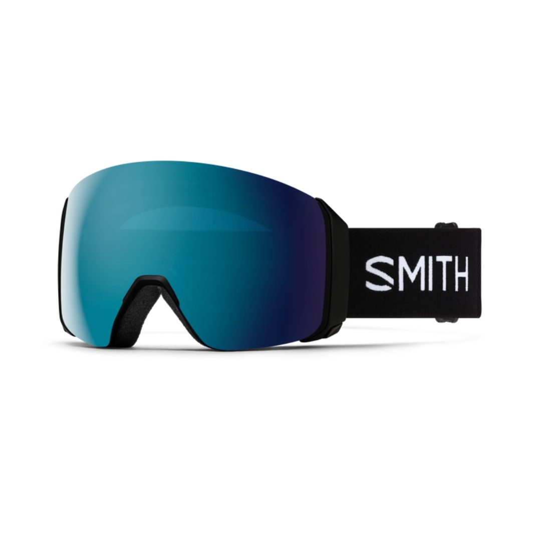 Une paire de lunettes de ski avec des verres réfléchissants bleus et une sangle noire portant le mot « SMITH » en lettres blanches sur le côté.