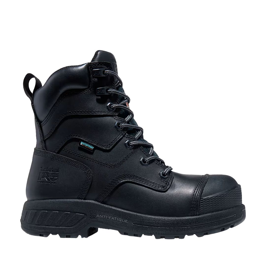 La BOTTE DE SÉCURITÉ TIMBERLAND PRO 8" ENDURANCE HD NT WP POUR FEMME est une botte de travail noire à coupe haute pour femme, avec une épaisse semelle en caoutchouc, un bout renforcé, un laçage sur le devant, une languette au talon et des coutures visibles.