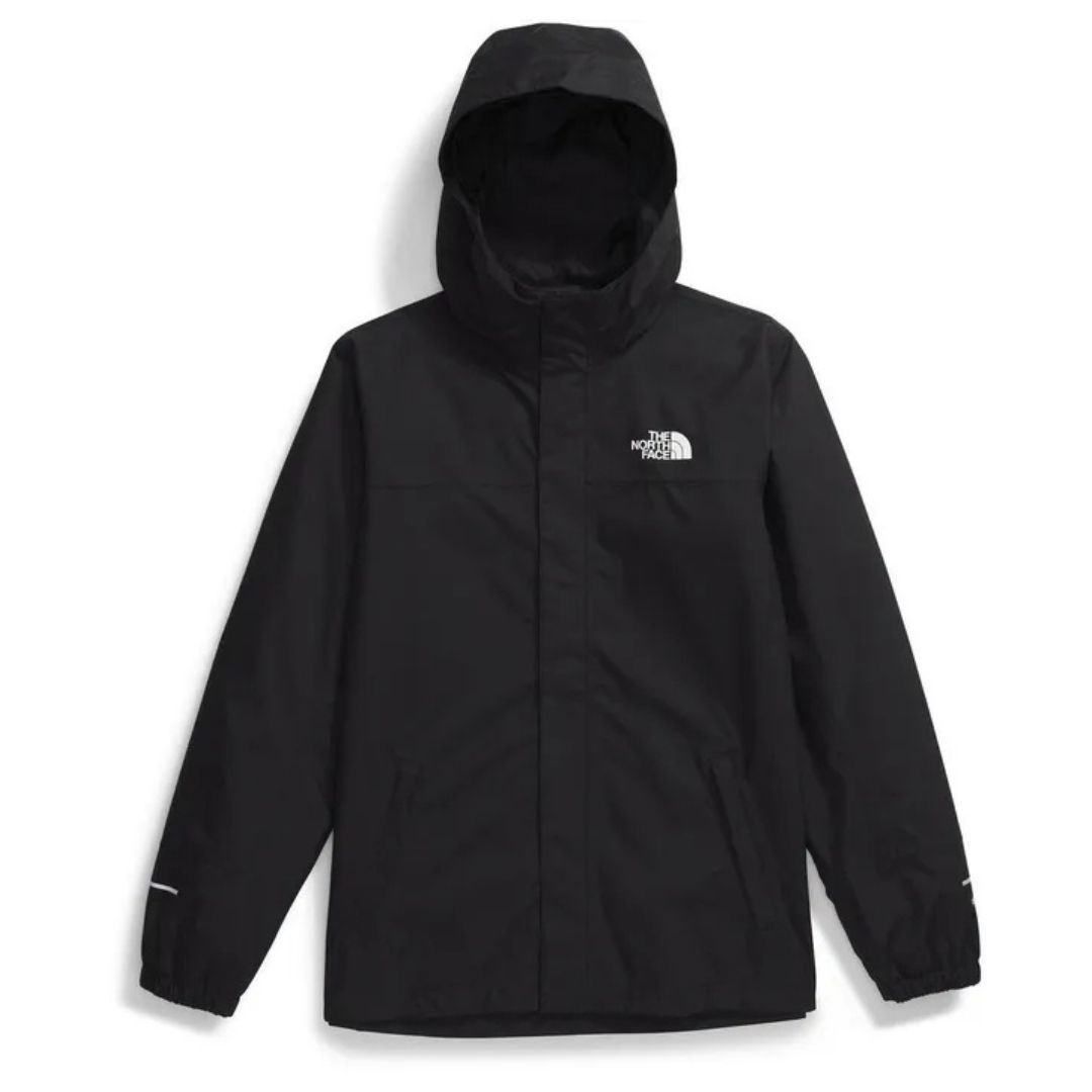 La veste North Face Antora Junior Waterproof Jacket en noir est dotée d'une capuche, d'une fermeture éclair, de poignets élastiques et d'un logo North Face blanc sur la poitrine gauche. Son design minimaliste est idéal pour les activités de plein air.