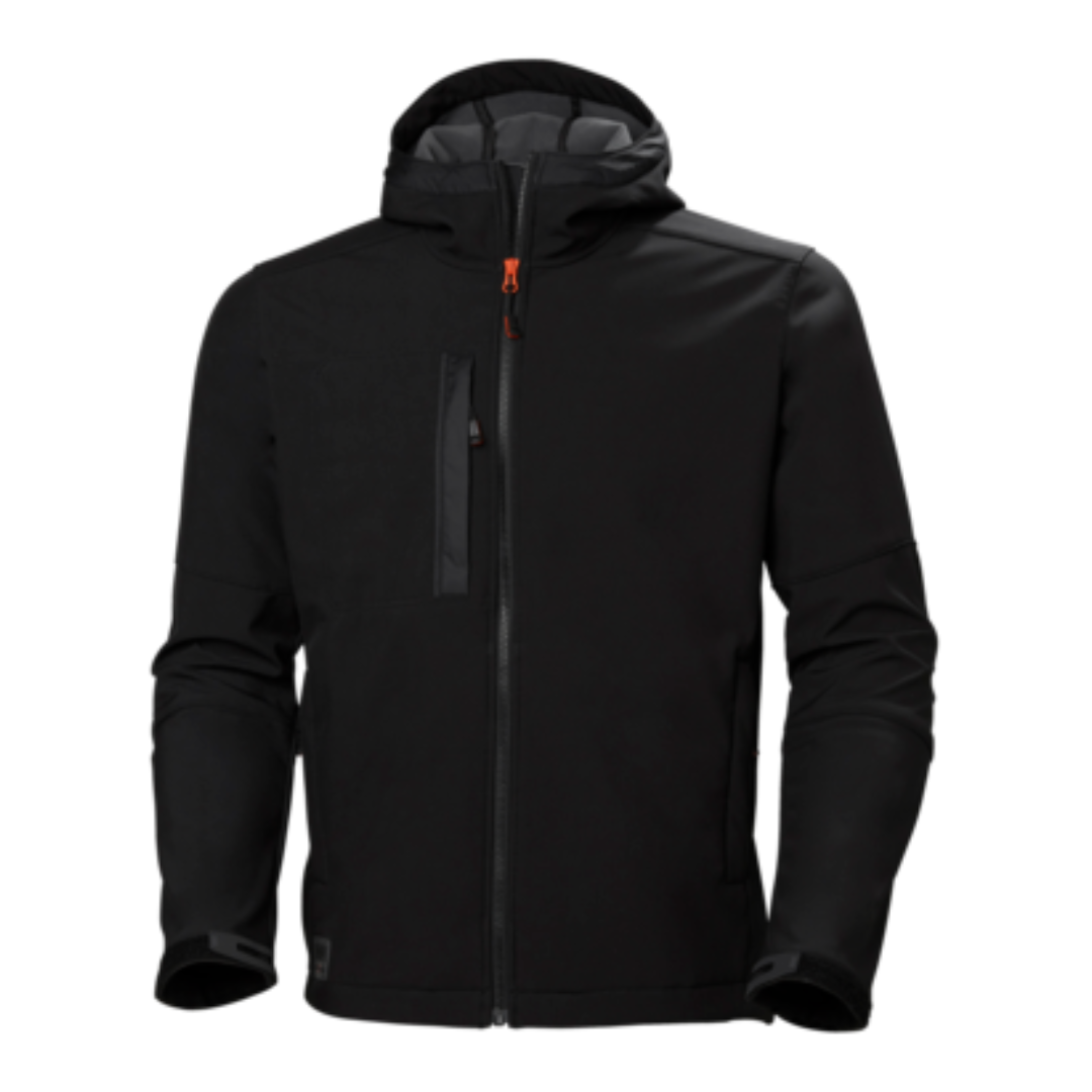 COQUILLE SOUPLE DE TRAVAIL HELLY HANSEN WORKWEAR KENSINGTON couleur black portée par un homme vu de face poche de poitrine ajustement aux poignets capuchon visibles surle manteau noir avec curseur de la fermeture éclair principale en orange