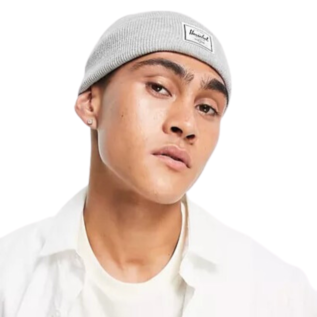 TUQUE HERSCHEL ELMER SHALLOW POUR ADULTE couleur heather light gray vue de la tuque grise pale chinée portée par un homme vu de face