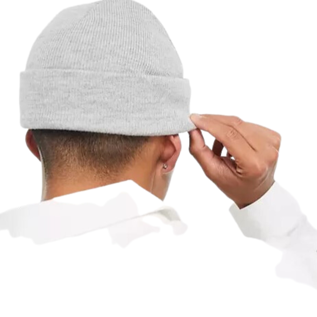 TUQUE HERSCHEL ELMER SHALLOW POUR ADULTE couleur heather light gray vue de la tuque grise pale chinée portée par un homme vu de l'arrière