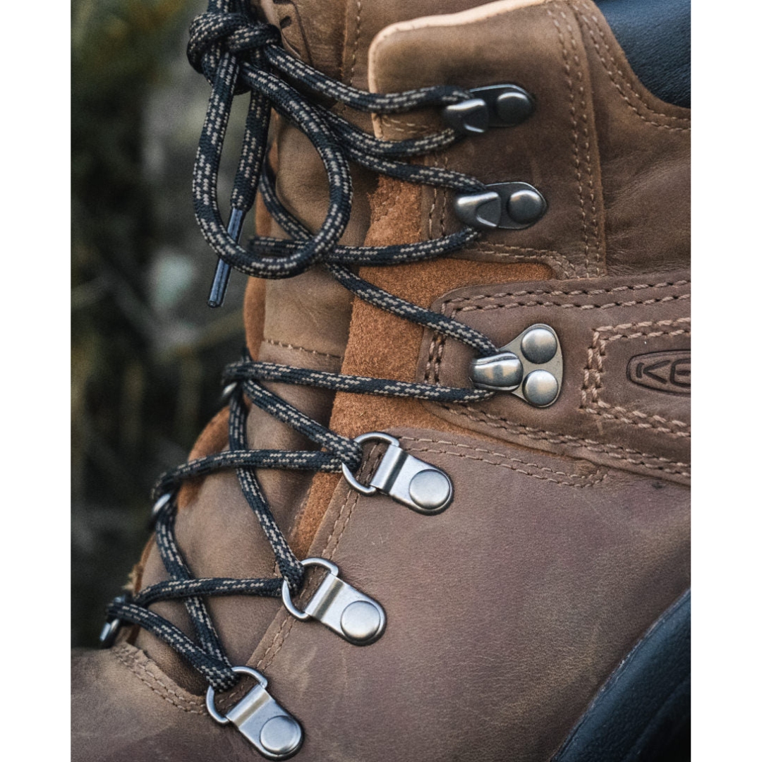 BOTTE DE RANDONNÉE KEEN PYRENEES POUR HOMME gros plan sur les crochets pour laçage