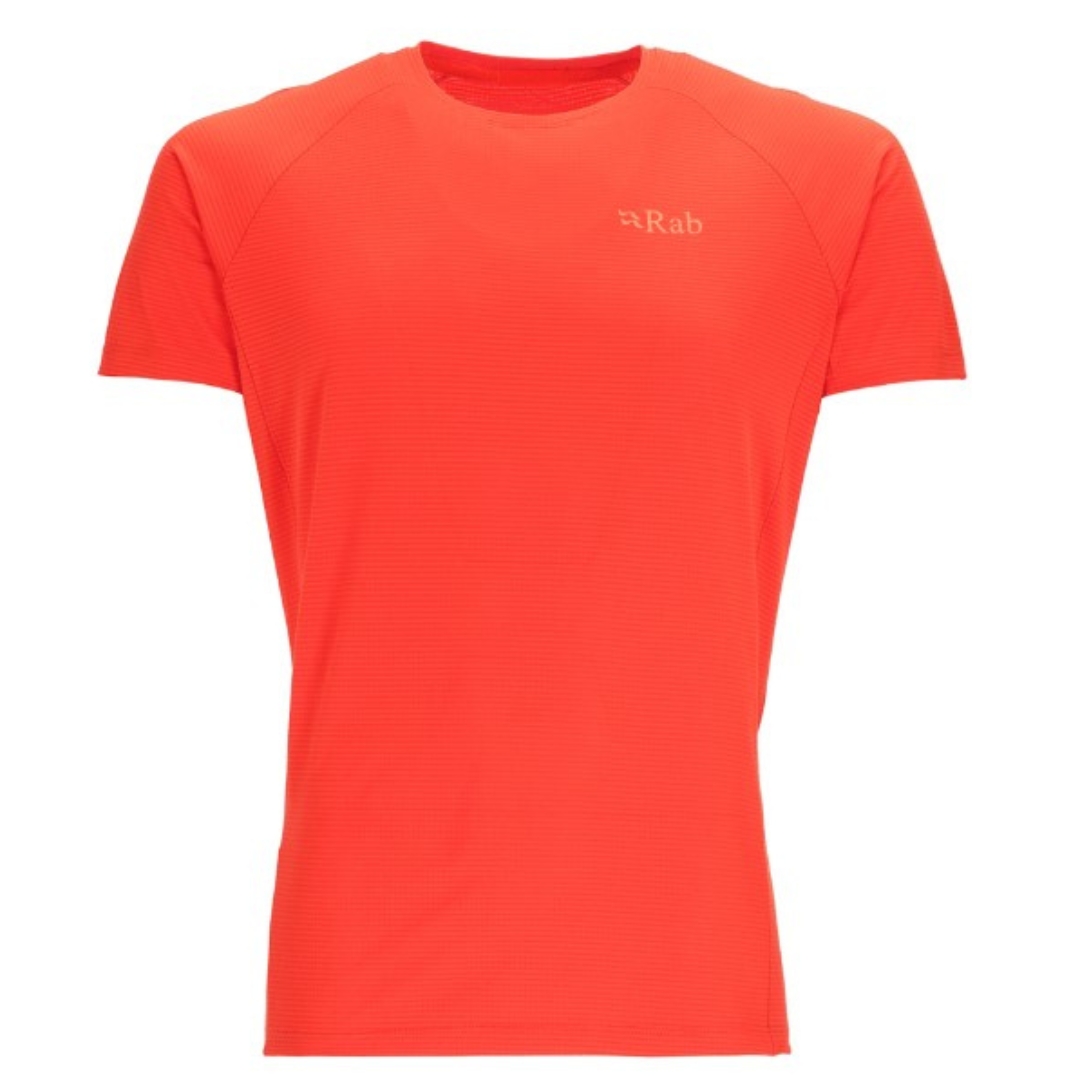 CHANDAIL D'ENTRAINEMENT À MANCHES COURTES RAB SONIC POUR HOMME COULEUR FIRECRACKER T-SHIRT ORANGE VU DE FACE AVEC LOGO RAB IMPRIMÉ À LA POITRINE GAUCHE EN ORANGE PLUS PALE