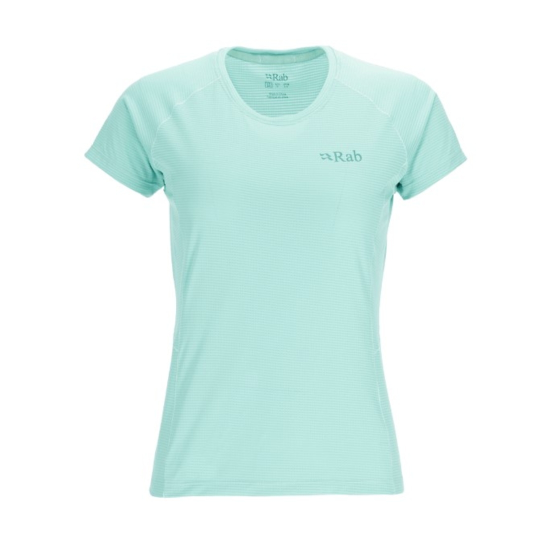 T-SHIRT D'ENTRAINEMENT RAB SONIC POUR FEMME COULEUR Meltwater VU DE FACE CHANDAIL BLEU AQUA PASTEL AVEC LOGO ET NOM RAB EN BLEU PLUS FONCÉ MANCHES RAGLAN VISIBLE