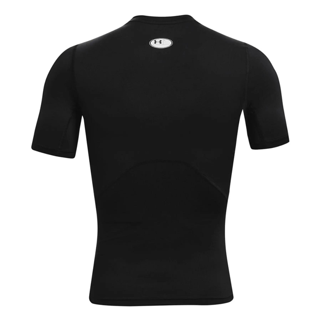 t-shirt AJUSTÉ UNDER ARMOUR HEATGEAR ARMOUR POUR HOMME couleur 001-BLACK/WHITE vu de dos étiquette de vestiaire visible au haut central du dos imprimé en blanc sur le chandail à panneau en filet
