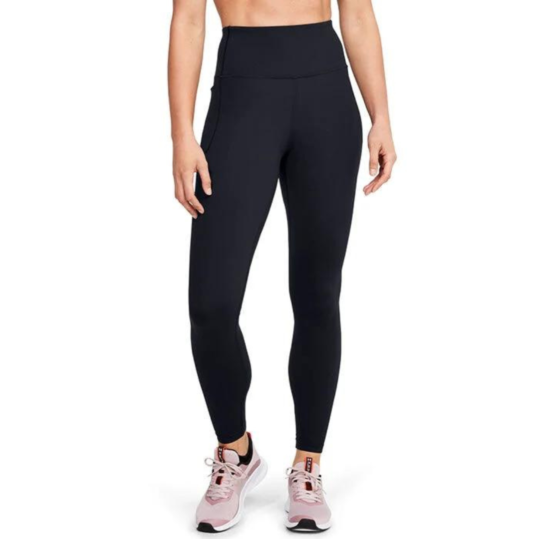 LEGGINGS D'ENTRAINEMENT UNDER ARMOUR UA MERIDIAN POUR FEMME couleur 001-BLACK/METALLIC SILVER porté par une femme vue de face de la taille aux pieds legging pleine longueur taille montante au nombril large bande de taille