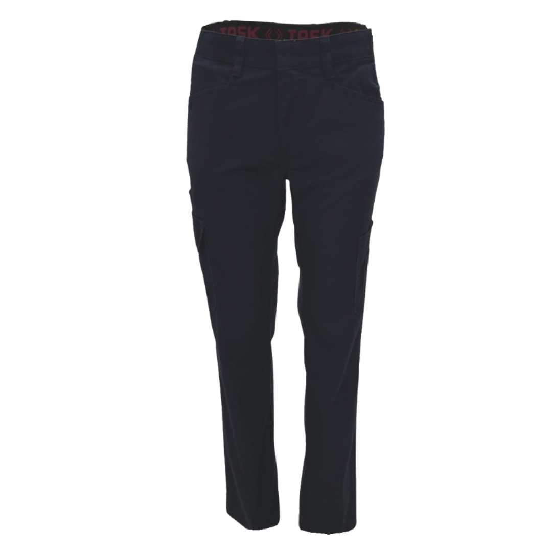 PANTALON DE TRAVAIL TASK CARGO EXTENSIBLE POUR FEMME couleur navy vue de face poche cargo à la cuisse visible passant à ceinture poches latérales pour les mains et bande élastique à la taille sur le pantalon completement bleu marin