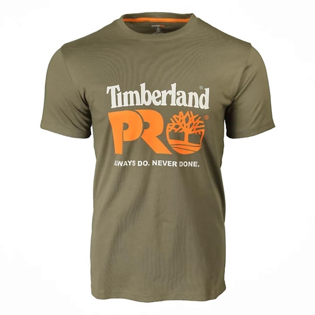 T-SHIRT DE TRAVAIL TIMBERLAND PRO CORE CHEST LOGO POUR HOMME couleur BURNT OLIVE vu de face logo timberland pro imprimé au devant multicolor sur le chandail vert olive