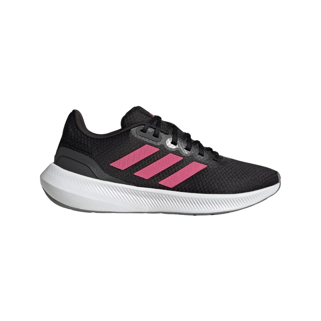 CHAUSSURE DE COURSE ADIDAS RUNFALCON 3 POUR femme couleur noir/rose vue du soulier doirt de profil droit 3 bandes emblématiques rose sur le soulier au corps noir, contour de la semelle d'usure en blanc