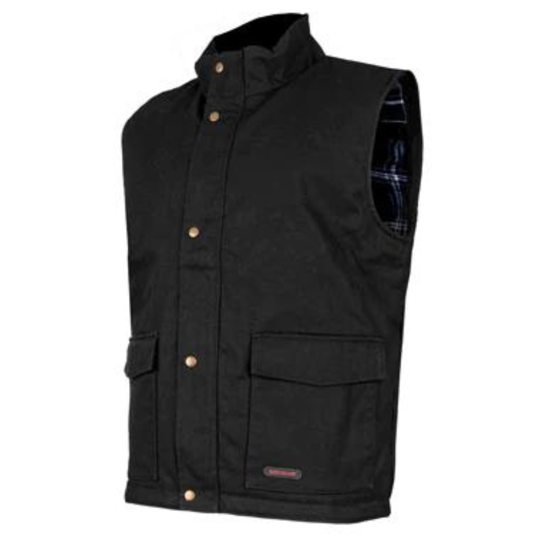 VESTE DE TRAVAIL SANS MANCHE KINGTREADS POUR HOMME COULEUR NOIR VUE DE PROFIL DROIT AVANT PATTE À BOUTON S PRESSION VISIBLE, POCHES À RABATS AU DEVANT DE LA VESTE NOIRE VISIBLES DOUBLURE INTÉRIEURE À CARREAUX VISIBLES