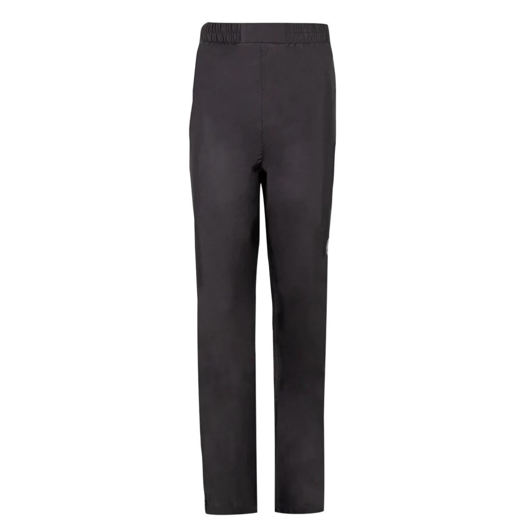 PANTALON DE PLUIE SPORTCHIEF À RANGEMENT EN POCHETTE POUR FEMME couleur noir vu de face, taille élastique visible, pantalon noir uni logo sportchief à là cuisse gauche