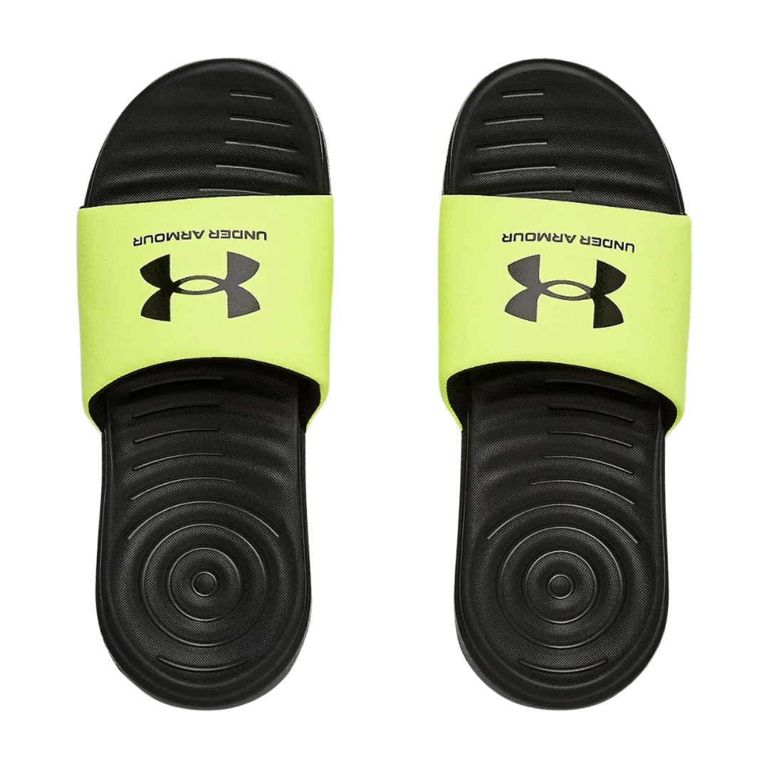 SANDALE MULE UNDER ARMOUR ANSA FIX POUR garçon couleur NOIR/LIME vue des deux sandales du dessus sangle verte lime avec logo et nom under armour en noir, semelle intérieure noire