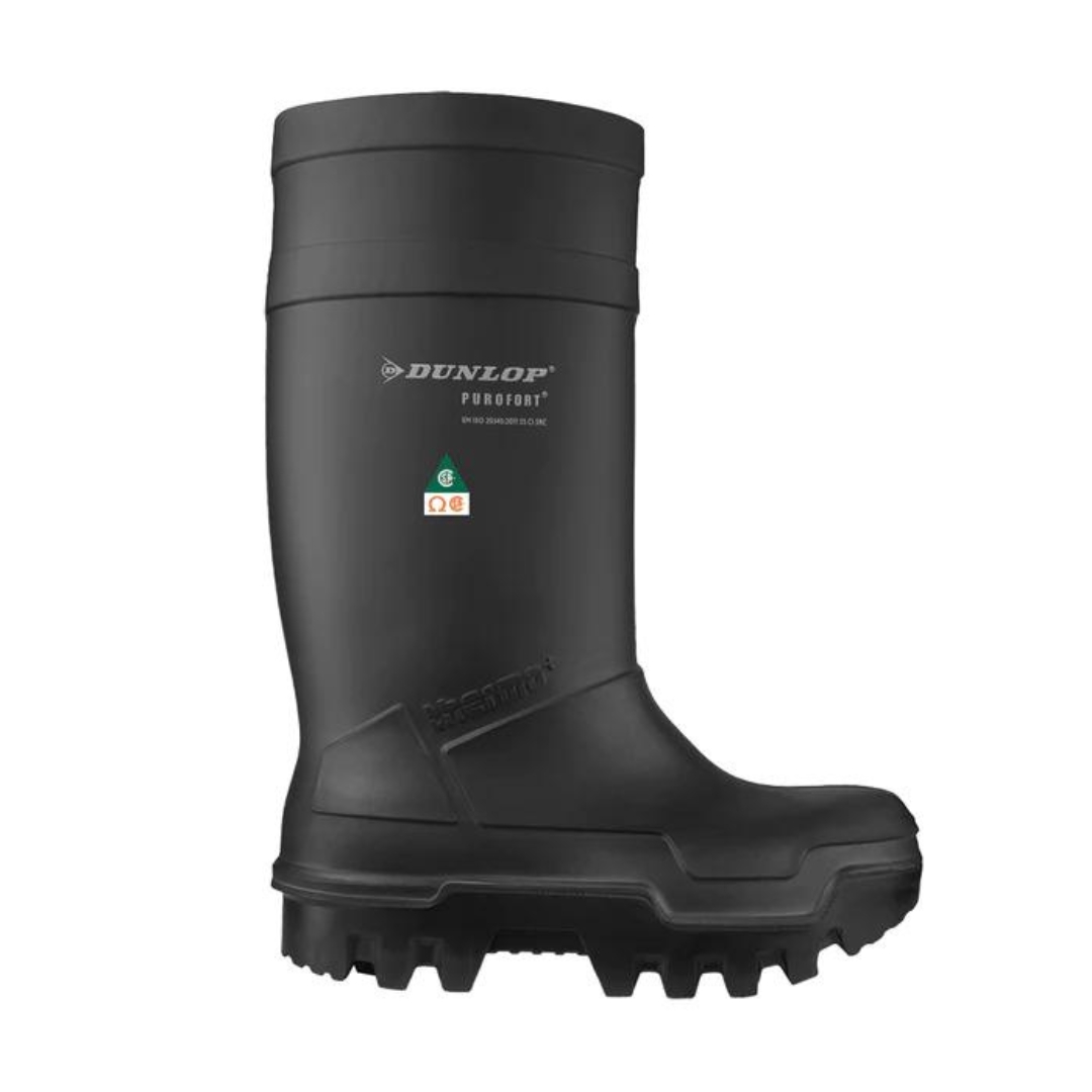 BOTTE DE SÉCURITÉ IMPERMÉABLE DUNLOP PUROFORT THERMO+ POUR HOMME couleur noir vue de la botte droite de profil droit ornée du logo d'homologation ainsi le nom Dunlop sur la botte entièrement noire, la semelle d'usure a de gros crampons et est noire également