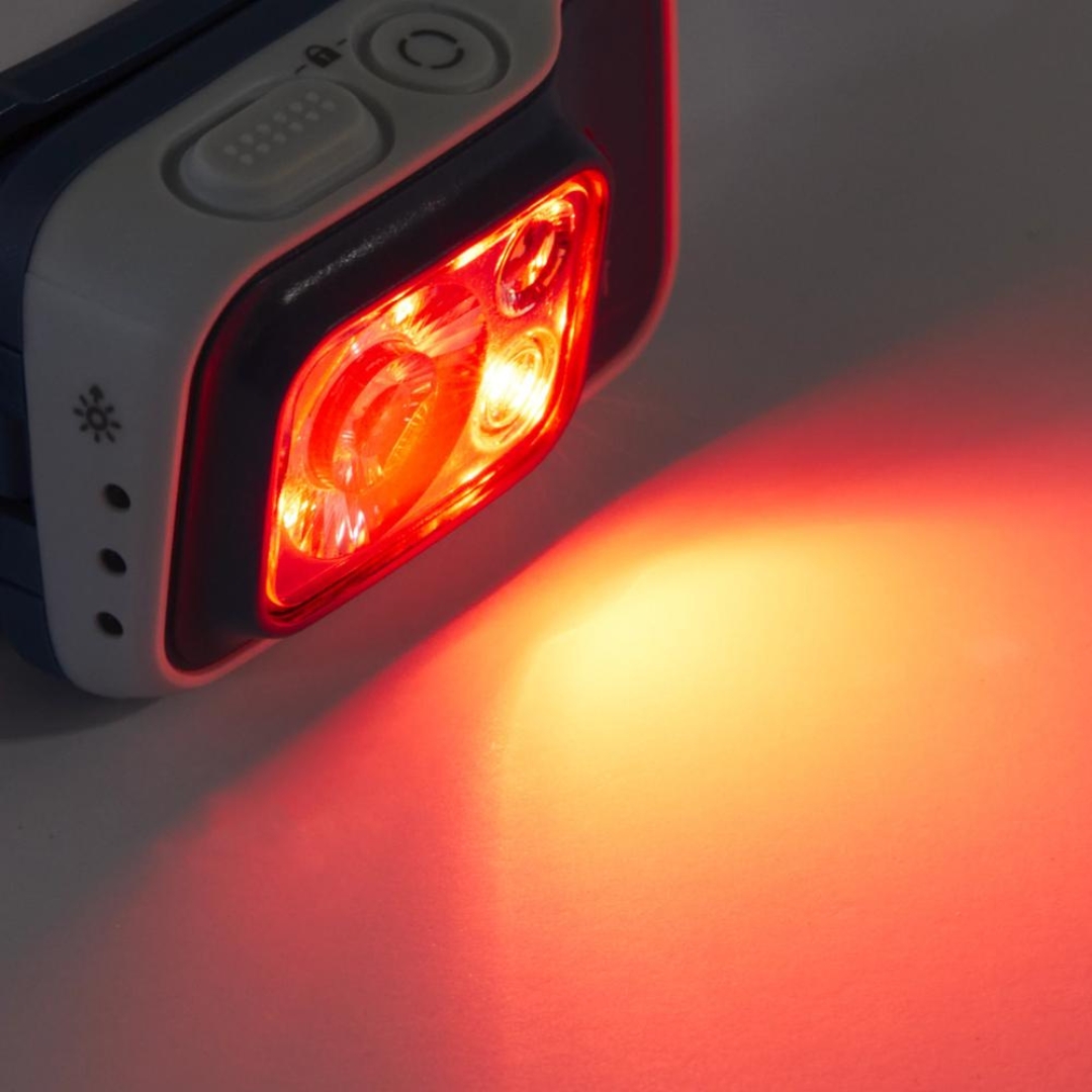 LAMPE FRONTALE BLACK DIAMOND SPOT 400 couleur Creek Blue vue de la lampe utilisée avec la vision nocturne rouge