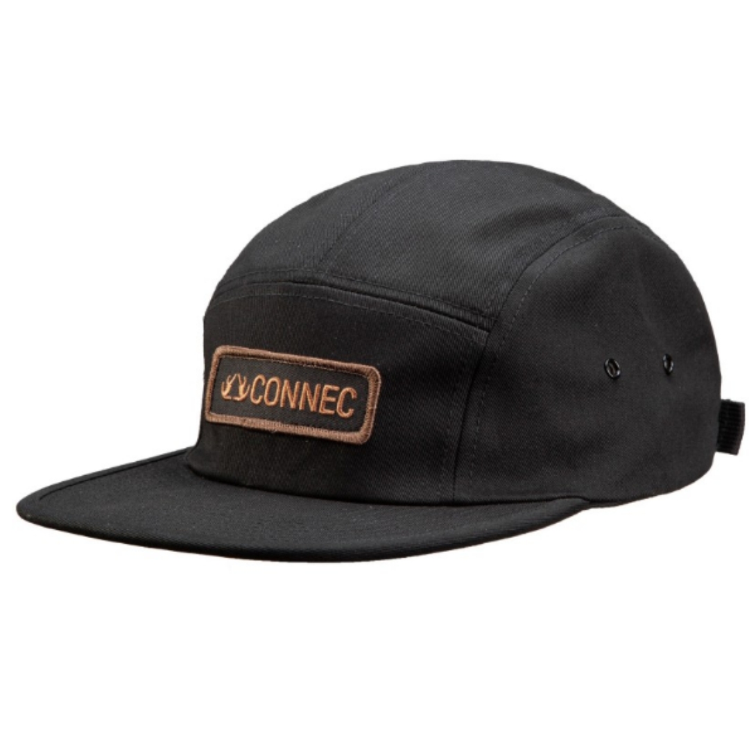 CASQUETTE CONNEC OUTDOORS JOCKEY de couleur noir Broderie rectangulaire Connec au centre du panneau avant de la casquette Attache courroie de nylon avec fermeture à clip noir