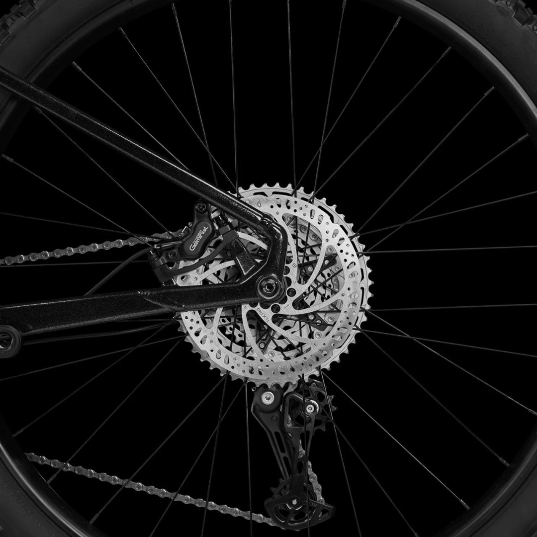 VÉLO DE MONTAGNE NORCO FLUID HT 1 couleur black silver vue du dérailleur et de la roue