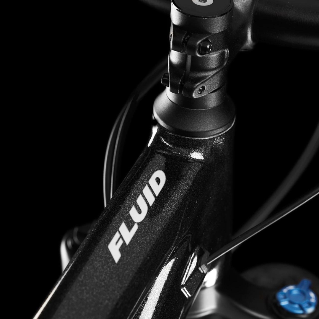 VÉLO DE MONTAGNE NORCO FLUID HT 1 couleur black silver vue du nom fluid sur le cadre