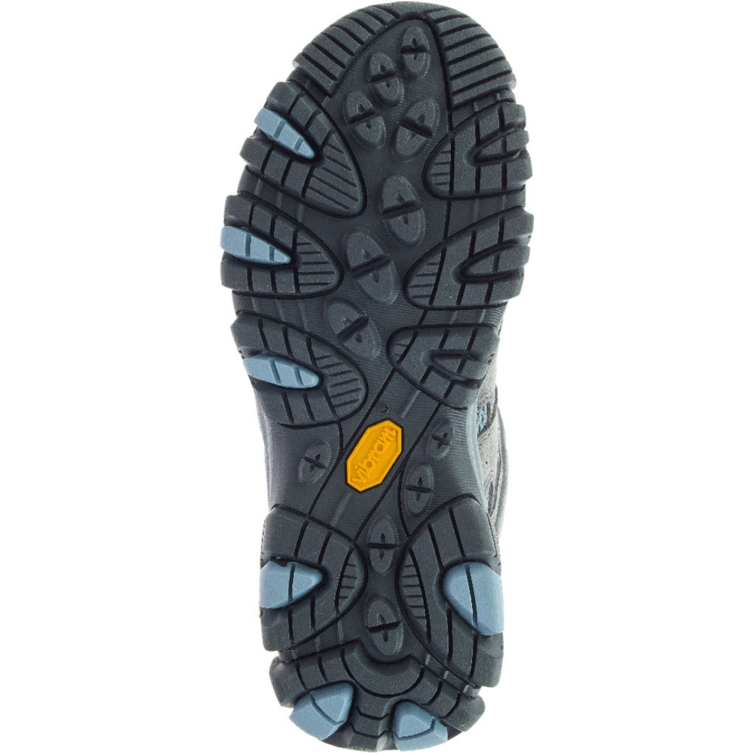 CHAUSSURE DE RANDONNÉE MERRELL MOAB 3 POUR FEMME couleur altitude vue de la semelle d'usure de couleur grise/bleue et bleue a crampons